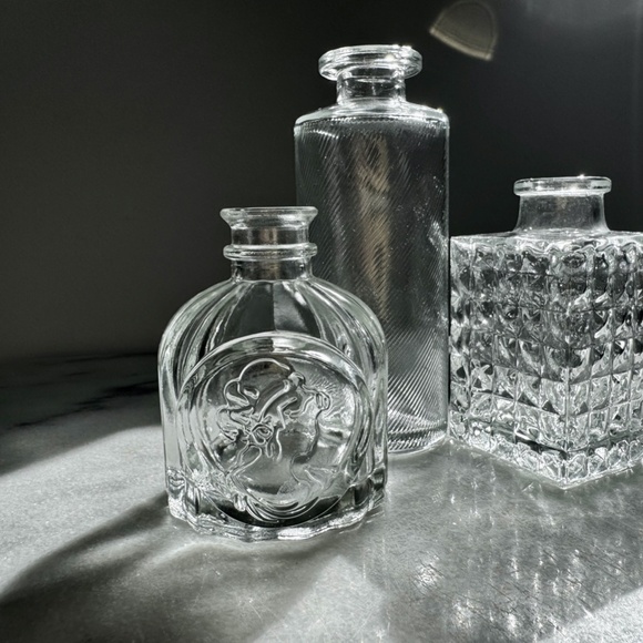 Gorgeous Set 3 Vintage Style Boho Clear Glass Bud Vases Cameo Decor Cut Embossed - Picture 11 of 11
